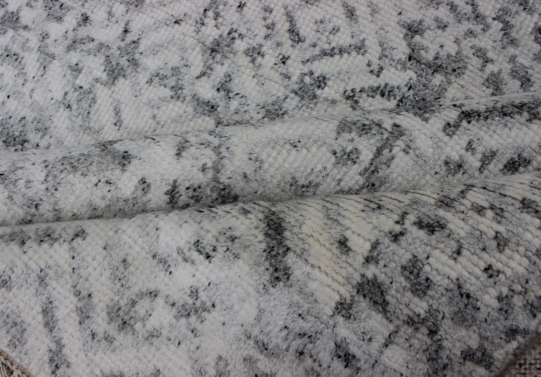 Large Modern Rug With All - Over Minimalist Pattern in Lt. Charcoal, Gray, Gray Green & Silver. Neutral tone rug with free - flowing modern design, rug OB - 9555108, country of origin / type: India The subdued design of this piled rug makes it... - Keivan Woven ArtsOB - 9555108 - 400380001 - 12210Rug