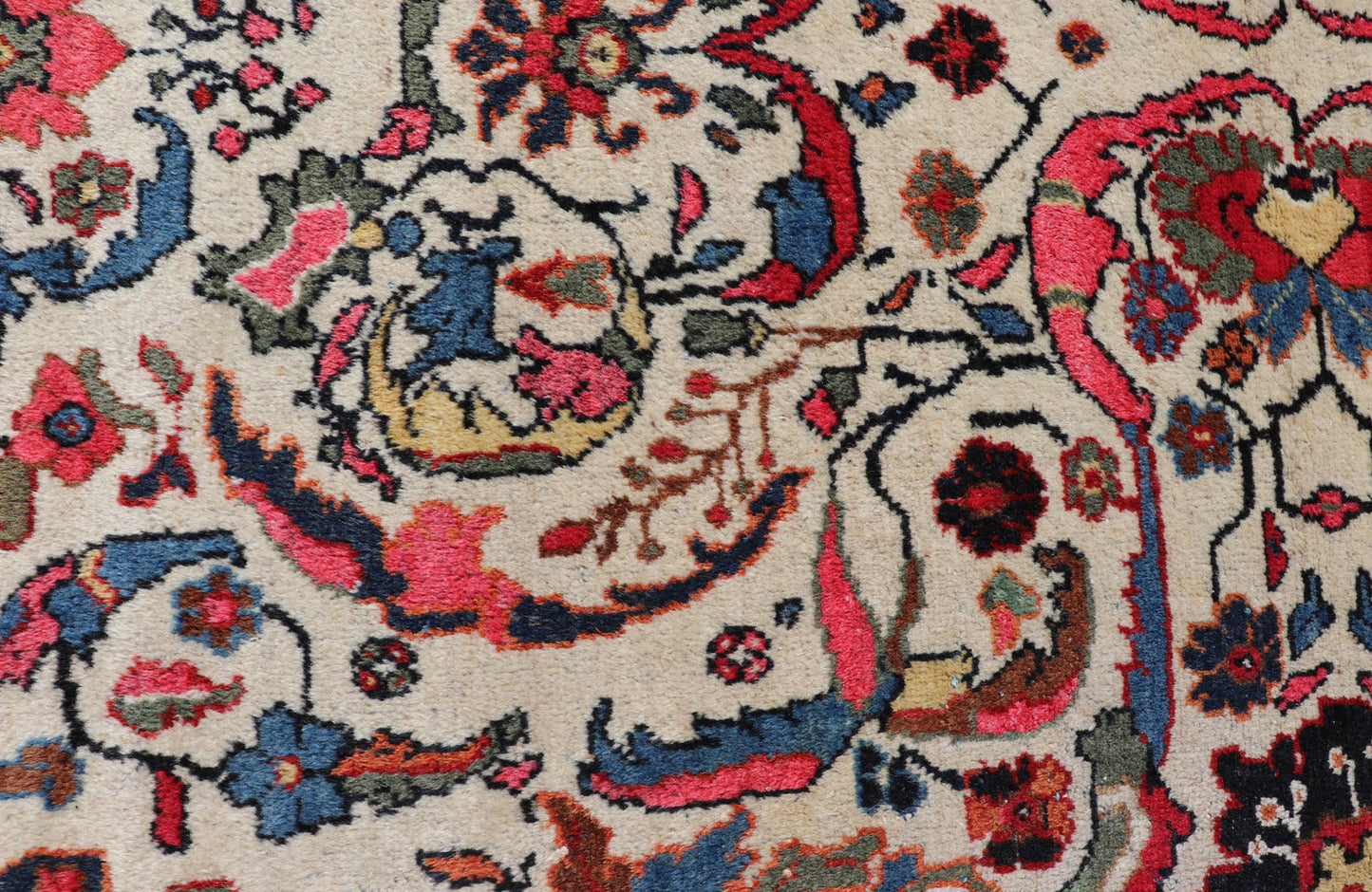 Semi Antique Persian Mahal Rug with Medallion Design with Ivory Background Persian semi antique Mahal rug with medallion design in ivory back ground with floral design. rug PTA - 200711, country of origin / type: Iran / Sultanabad, circa mid - 20t... - Keivan Woven ArtsPTA - 200711 - 16612Rug