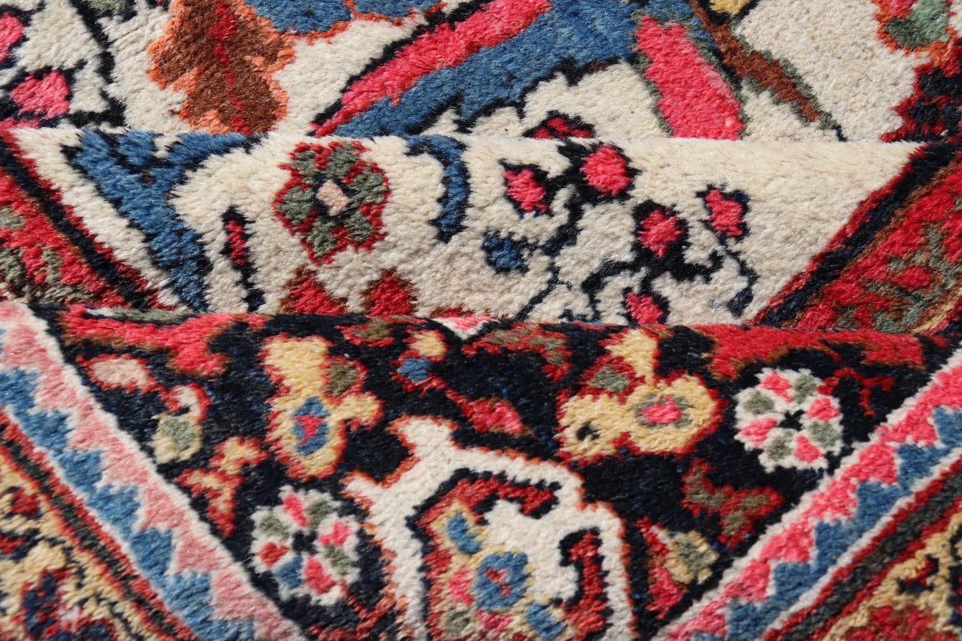 Semi Antique Persian Mahal Rug with Medallion Design with Ivory Background Persian semi antique Mahal rug with medallion design in ivory back ground with floral design. rug PTA - 200711, country of origin / type: Iran / Sultanabad, circa mid - 20t... - Keivan Woven ArtsPTA - 200711 - 16612Rug