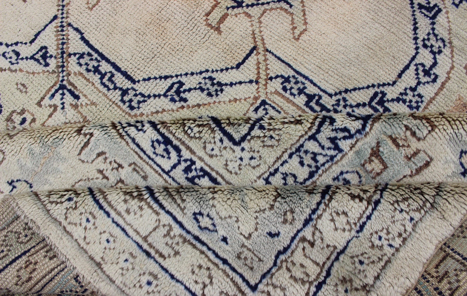 Antique Turkish Oushak with Geometric Motifs in Champagne Field and Accent Blue, Oushak antique rug from Turkey. Keivan Woven Arts / rug R20 - 0303, country of origin / type: Turkey / Oushak, circa 1920 This beautiful rug from early 20th century T... - Keivan Woven ArtsR20 - 0303 - 12831Rug