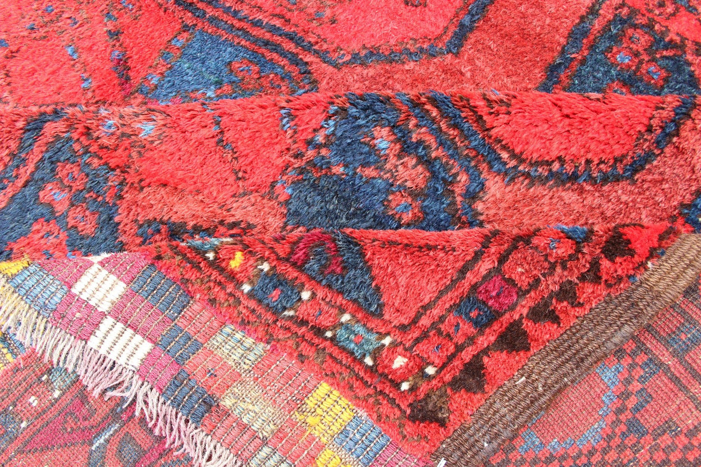 Ersari rug Medium sized hand - knotted rug with a red background with navy blue accents, cased within an intricate border and Gul design within the field. Circa 1940, Turkomen sub geometric, Keivan Woven Arts, rug R20 - 0604 Measurement 7'3... - Keivan Woven ArtsR20 - 0604 - 12946Rug