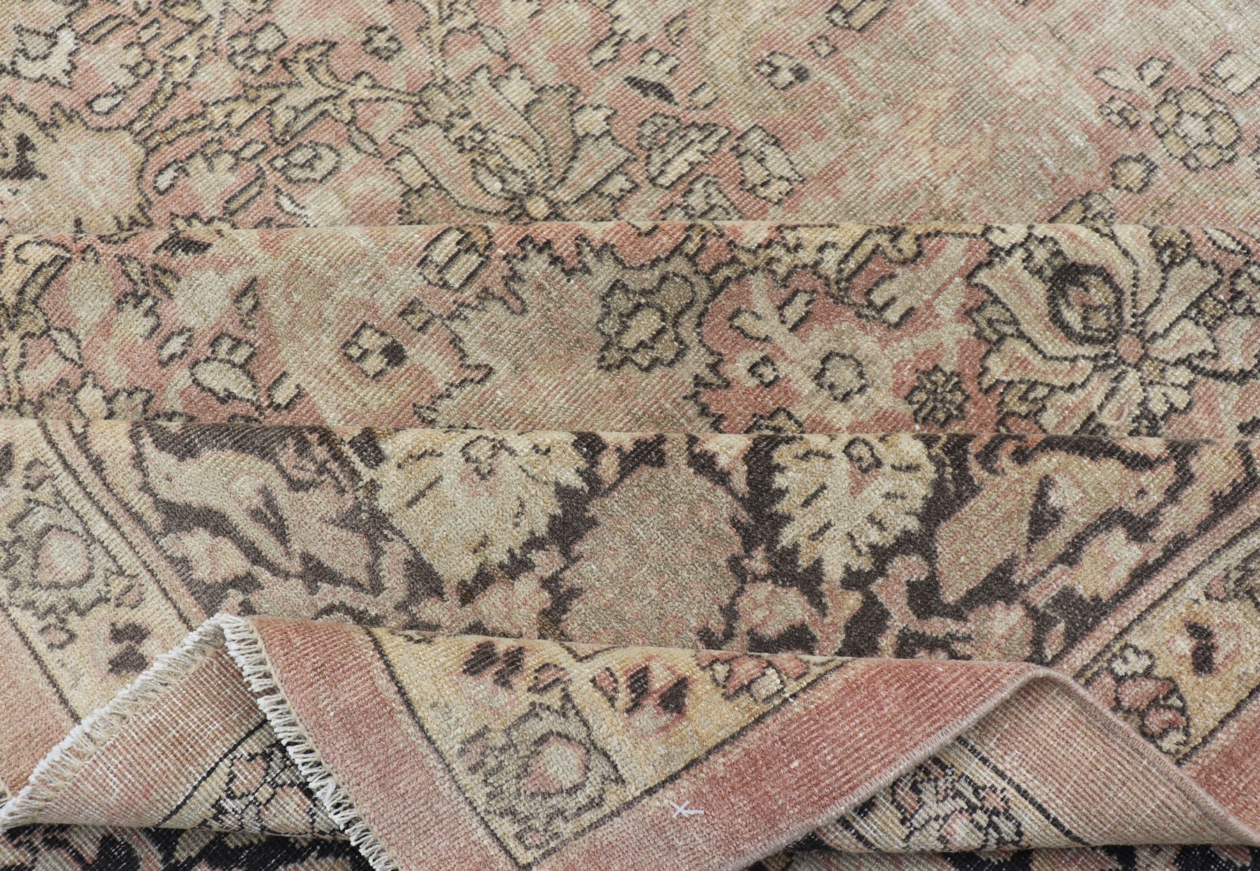 Large Antique Turkish Sivas Rug with Floral Design in Earthy Neutral Tones. Country of Origin: Turkey; Type: Sivas; Design: Floral, All - Over, Floral Trellis; Keivan Woven Arts: rug /R20 - 0807. Measures: 11'6 x 17'2 In this early 20th ce... - Keivan Woven ArtsR20 - 0807 - 13212Rug