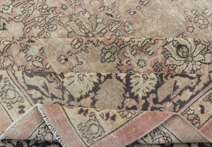 Large Antique Turkish Sivas Rug with Floral Design in Earthy Neutral Tones. Country of Origin: Turkey; Type: Sivas; Design: Floral, All - Over, Floral Trellis; Keivan Woven Arts: rug /R20 - 0807. Measures: 11'6 x 17'2 In this early 20th ce... - Keivan Woven ArtsR20 - 0807 - 13212Rug