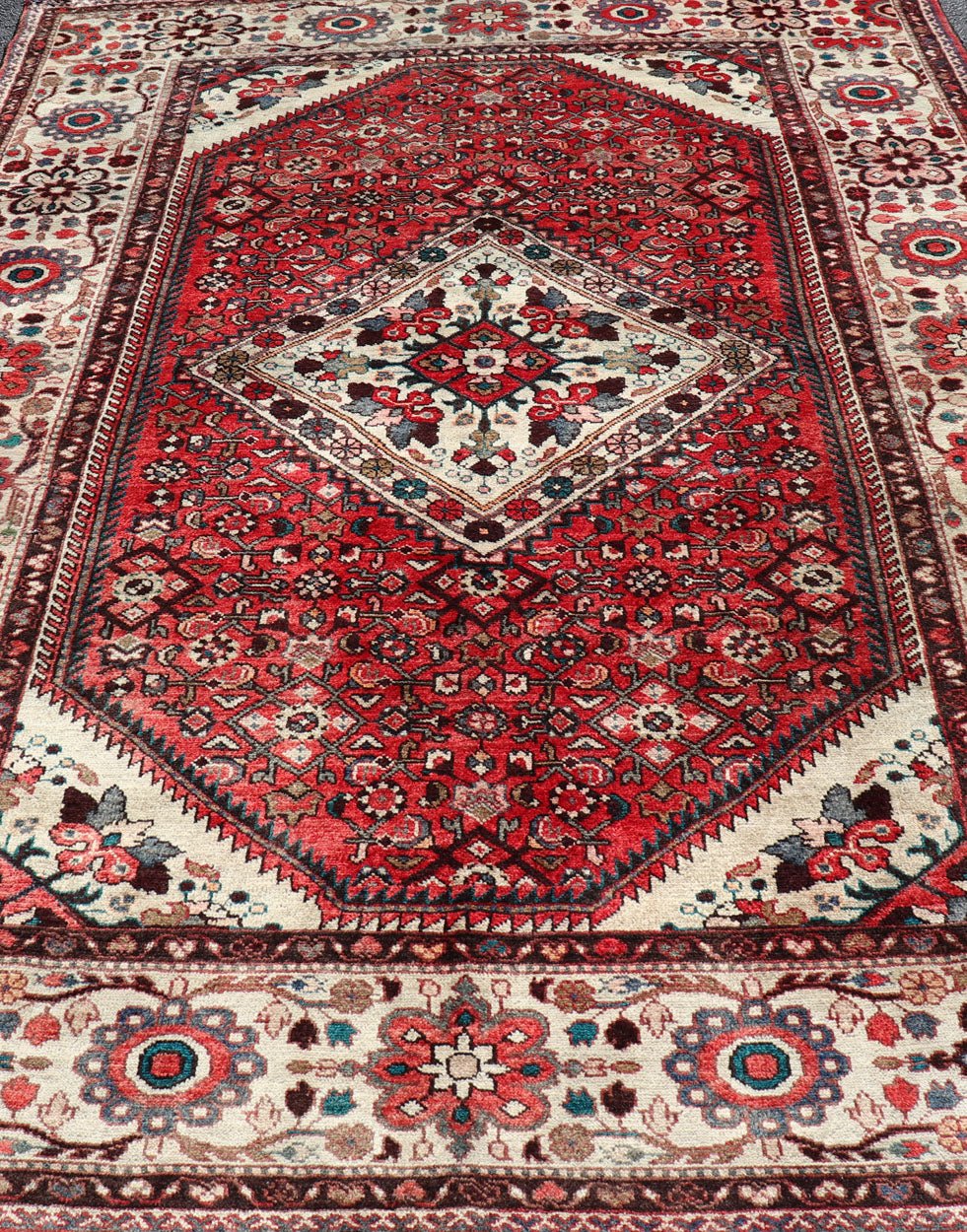 Semi Antique Persian Mahal Rug with Medallion Design in Soft Red and Wide Border Persian semi antique Mahal rug with medallion design in red and ivory, Keivan Woven Arts / rug R20 - 0830, country of origin / type: Iran / Sultanabad, circa mid - 20th... - Keivan Woven ArtsR20 - 0830 - 13364Rug