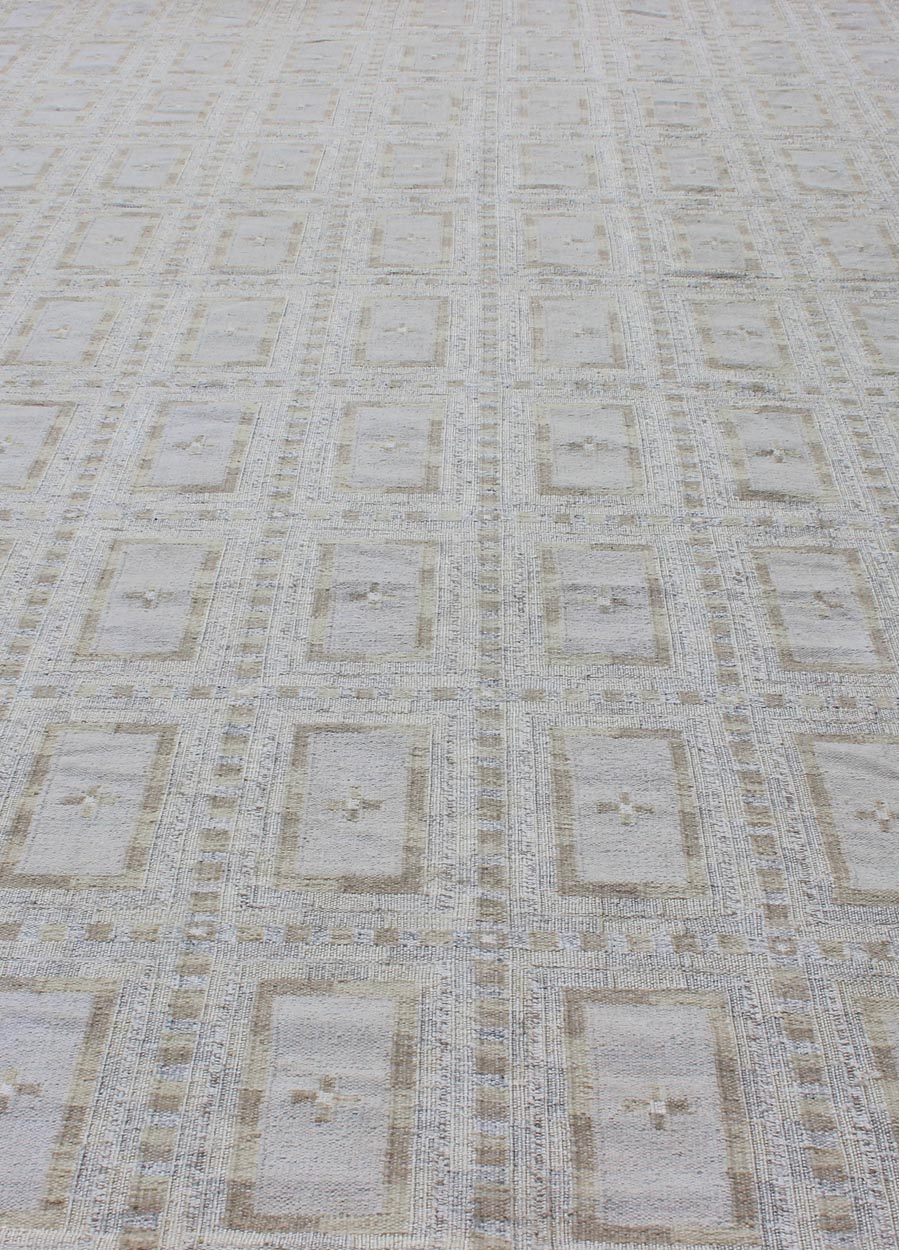 Cream, silver, tan, taupe, and ivory geometric all - over design Scandinavian flat - weave rug. Keivan Woven Arts / rug RJK - 17389 - SHB - 045 - 02, Country of origin / type: India / Scandinavian flat - weave. Measures: 14'5 x 22'6. This Scandinavian flat - wea... - Keivan Woven ArtsRJK - 17389 - SHB - 045 - 02 - 11092Rug
