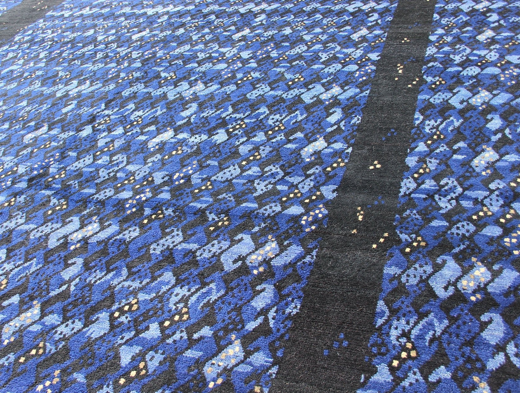 Measures: 10'2 x 13'9. Midnight blue and other shades of blue Contemporary Scandinavian design large rug with soft wool, feels great to the feet, This predominantly mid night blue rug has a pop of night light in the color yellow color. Large Modern ... - Keivan Woven ArtsRJK - 19417 - A2113A - 13116Rug