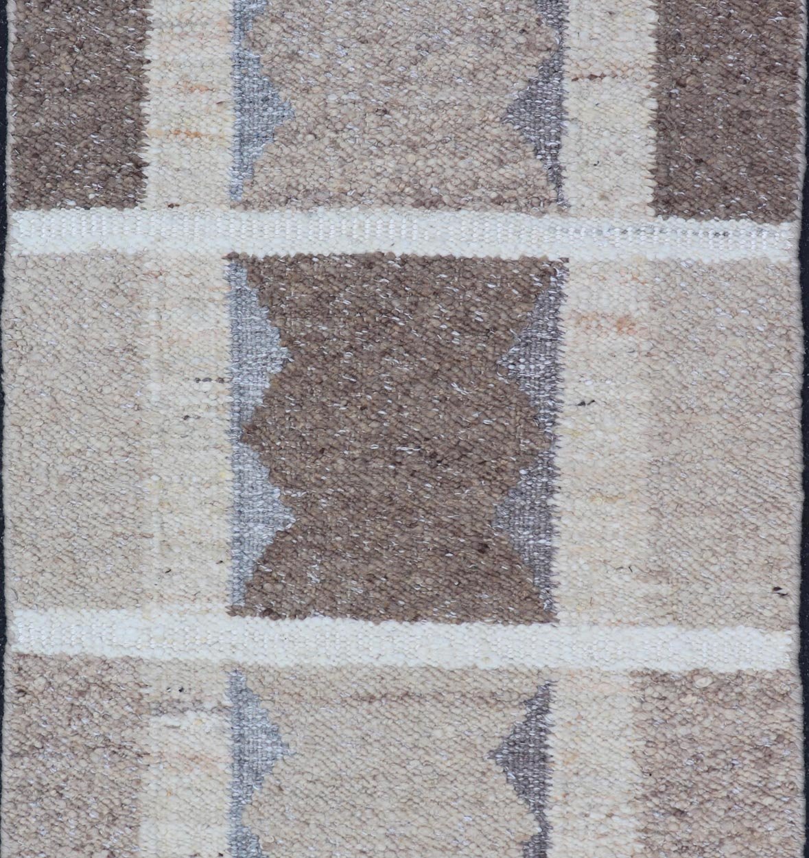 Geometric Modern Scandinavian Flat - Weave Design Rug in Tan, Taupe, and Cream. Keivan Woven Arts / rug RJK - 26329 - SHB - 038 - NU, country of origin / type: India / Scandinavian flat - weave, 21st century. Measures: 3'0 x 5'2 This Scandinavian flat - weave... - Keivan Woven ArtsRJK - 26329 - SHB - 038 - NU - 24691Rugs