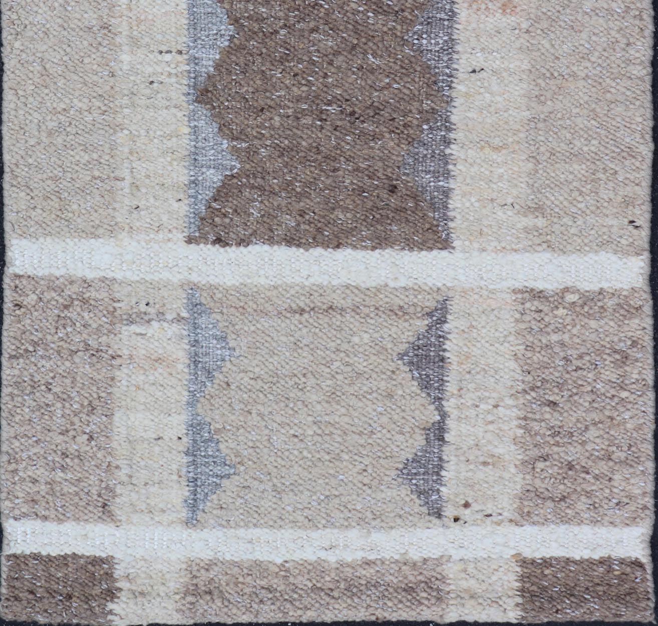 Geometric Modern Scandinavian Flat - Weave Design Rug in Tan, Taupe, and Cream. Keivan Woven Arts / rug RJK - 26329 - SHB - 038 - NU, country of origin / type: India / Scandinavian flat - weave, 21st century. Measures: 3'0 x 5'2 This Scandinavian flat - weave... - Keivan Woven ArtsRJK - 26329 - SHB - 038 - NU - 24691Rugs