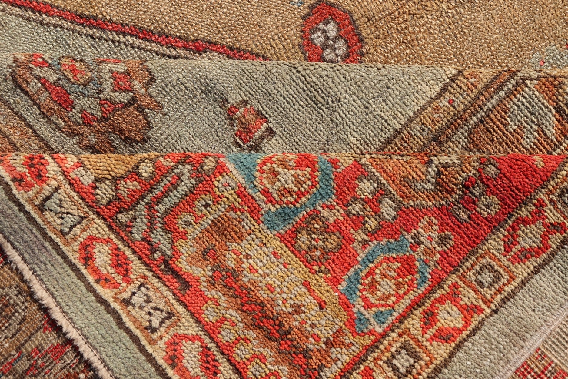 Outstanding Antique Turkish Ghoirdes Oushak Rug Ghoirdes rugs, such as this one, feature architectural motifs found in the 16th and 17th Centuries Ottoman court rugs. This Ghoirdes, with its outstanding drawing and colors, is exemplary among Tur... - Keivan Woven ArtsS12 - 0308 - 3343Rug