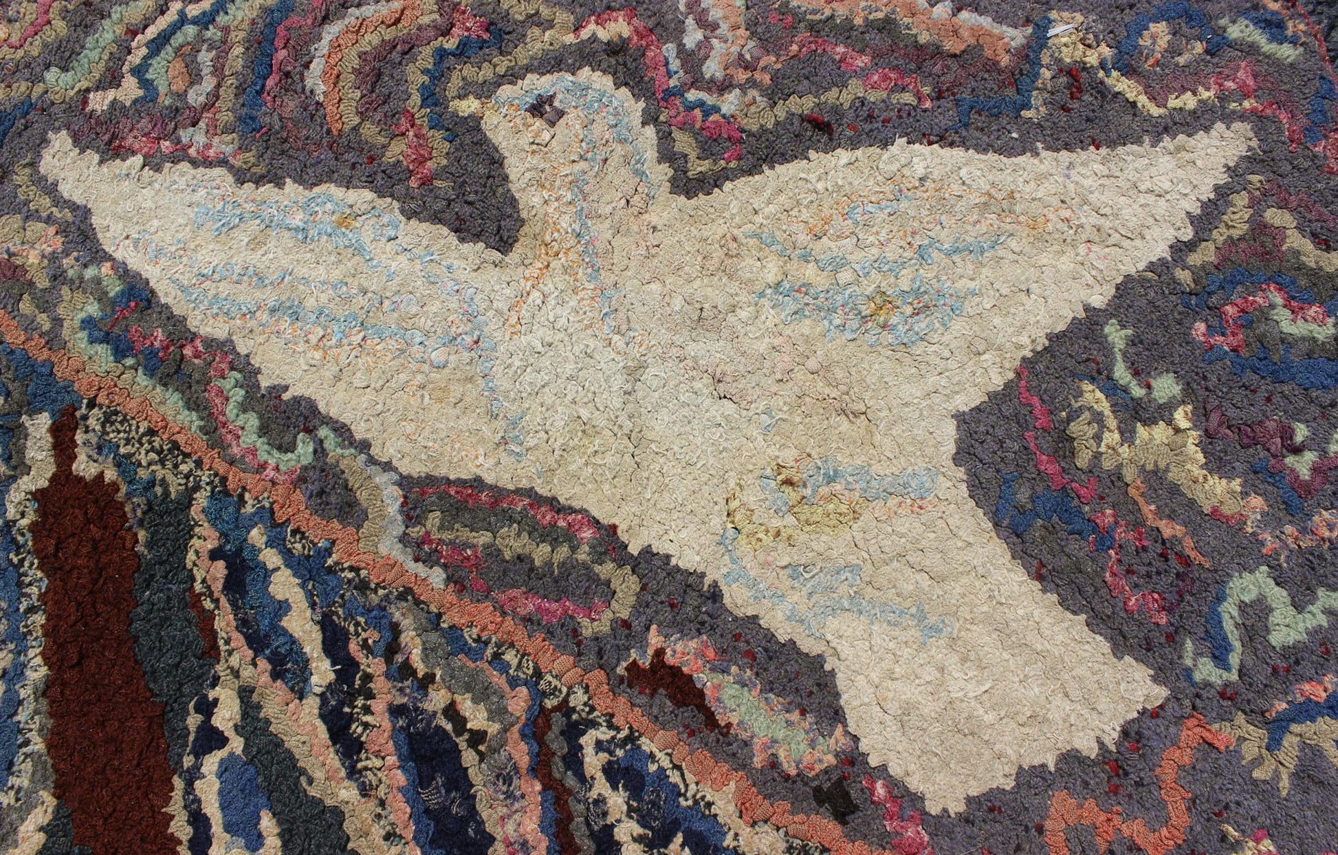 American Hooked Rug with a Golden Retriever With Different Type of Birds American Hooked rug featuring a golden retriever with four different type of birds in the corners, Keivan Woven Arts / rug S12 - 0615, country of origin / type: United State... - Keivan Woven ArtsS12 - 0615 - 3281Rug