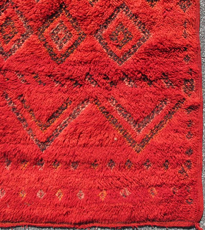Vintage Moroccan Rug with Red Diamond Pattern and Zig - Zag Design Made in the high Atlas Mountains, this beautiful vintage Mid - Century Moroccan rug from the 1950s features an all - over diamond pattern and zig - zag design. The plush wool was dyed a ... - Keivan Woven ArtsSK - 18854 - 4002Rug