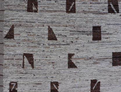 Distressed Modern Rug in Moroccan Style in All Over Checkerboard Distressed Modern Casual rug. Modern Casual Hand - Knotted Rug white / Off White wool with All - Over random Geometric shapes in brown colors. Keivan Woven Arts; rug SNK - 1150, country of orig... - Keivan Woven ArtsSNK - 1150 - 21633Rug