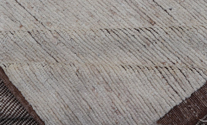 Modern Design Hand - Knotted Rug in Solid Design with White / Off White Colors, Solid Design Modern Rug for Modern Interiors. Modern Design rug with Brown Kilim. Keivan Woven Arts/ rug/ SNK - 1184, country of origin / type: Afghanistan / Modern Casual, cir... - Keivan Woven ArtsSNK - 1184 - 21499Rug