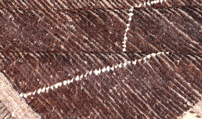 Brown Modern Causal Contemporary Rug in Moroccan Zig - Zag Design In Cream. Keivan Woven Arts / rug SNK - 1810, country of origin / type: Afghanistan / Modern Casual, circa Early - 21th Century. Measures:9'1 x 12'0 This modern casual rug has been hand... - Keivan Woven ArtsSNK - 1810 - 23139Rug