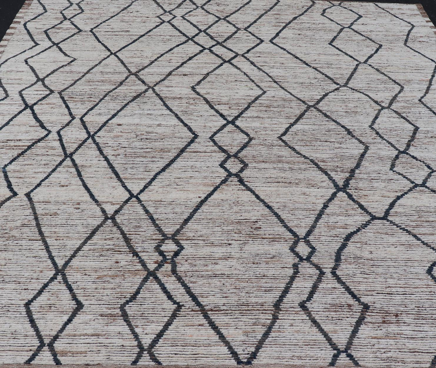Modern Causal Tribal Rug in Wool with Free Flowing Design in Cream and Blue's. Keivan Woven Arts; rug SNK - 2400, country of origin / type: Afghanistan / Modern Casual, circa Early - 21th Century. Measures: 9'8 x 11'6 This modern casual tribal Moroc... - Keivan Woven ArtsSNK - 2400 - 24384