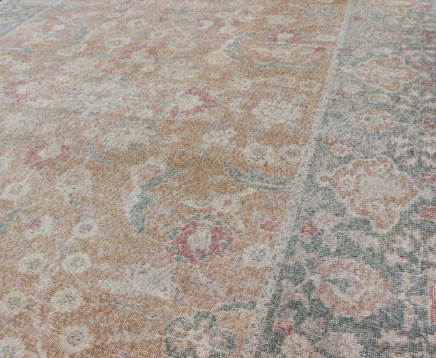 Stylized Antique Turkish Sivas Rug with Tan Background and Ivory, Gray Motifs kwarugs Stylized antique Turkish Sivas rug with tan background and ivory, grey motifs, rug sus - 1803 - 147, country of origin / type: Turkey / Sivas, circa 1910 S... - Keivan Woven ArtsSUS - 1803 - 147 - 9625Rug