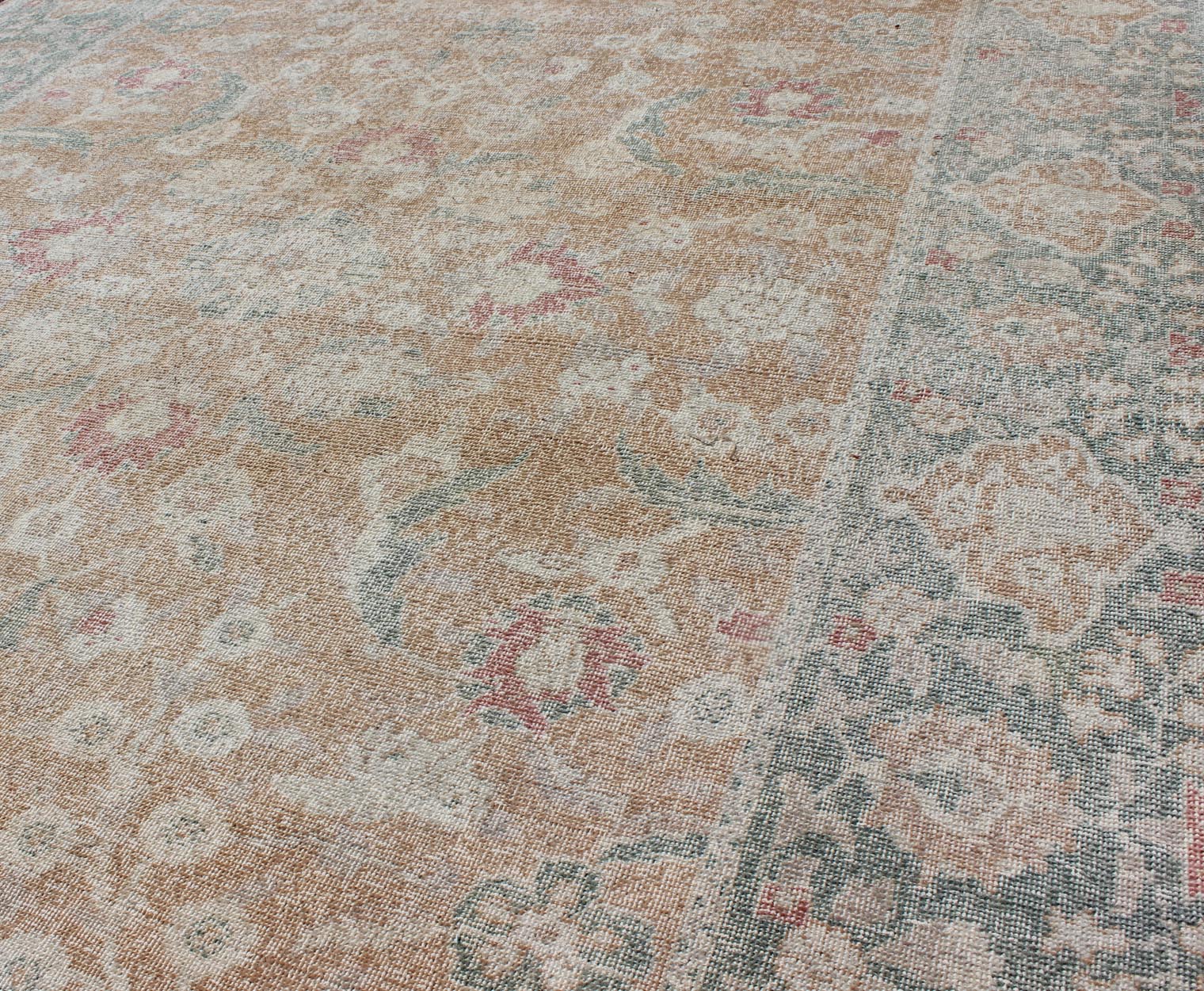 Stylized Antique Turkish Sivas Rug with Tan Background and Ivory, Gray Motifs kwarugs Stylized antique Turkish Sivas rug with tan background and ivory, grey motifs, rug sus - 1803 - 147, country of origin / type: Turkey / Sivas, circa 1910 S... - Keivan Woven ArtsSUS - 1803 - 147 - 9625Rug