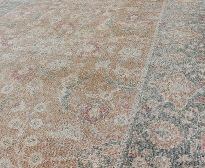 Stylized Antique Turkish Sivas Rug with Tan Background and Ivory, Gray Motifs kwarugs Stylized antique Turkish Sivas rug with tan background and ivory, grey motifs, rug sus - 1803 - 147, country of origin / type: Turkey / Sivas, circa 1910 S... - Keivan Woven ArtsSUS - 1803 - 147 - 9625Rug