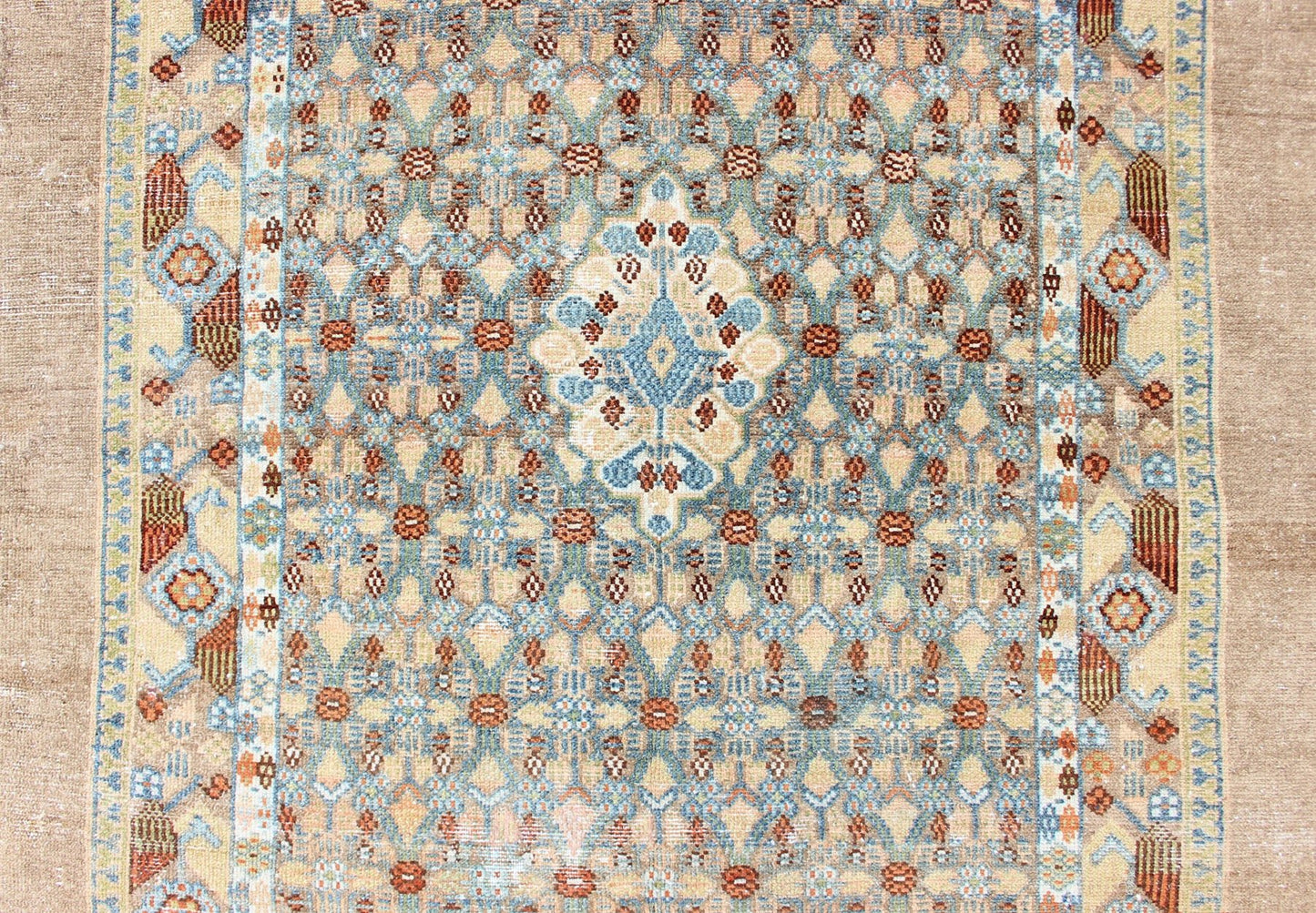 Antique Persian Camel Hair Serab Runner with Geometric Design in Light Colors. Geometric design Serab antique runner from Persia in multicolored light Tones, rug SUS - 2009 - 643, country of origin / type: Iran / Serab, circa 1900. This beautifu... - Keivan Woven ArtsSUS - 2009 - 643 - 13300Rug