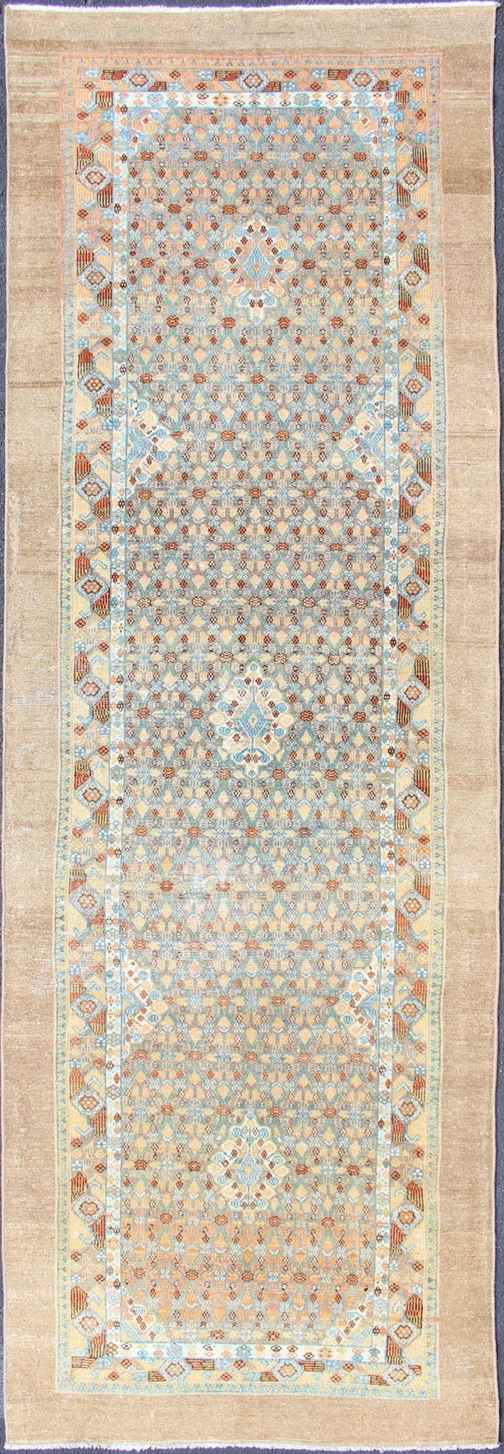 Antique Persian Camel Hair Serab Runner with Geometric Design in Light Colors. Geometric design Serab antique runner from Persia in multicolored light Tones, rug SUS - 2009 - 643, country of origin / type: Iran / Serab, circa 1900. This beautifu... - Keivan Woven ArtsSUS - 2009 - 643 - 13300Rug