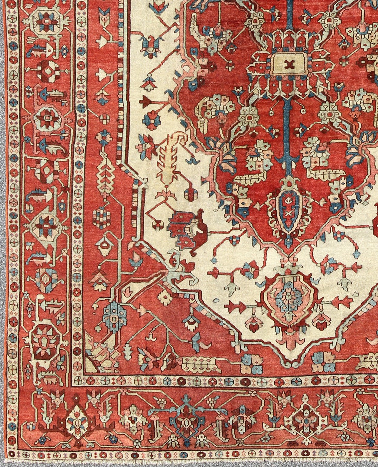 Antique Persian 19th Century Serapi Rug with Central Medallion Design in Cream Soft Red. Antique Persian Serapi Rug from 19th century, Keivan Woven Arts / rug /TRA - 0781, country of origin / type: Iran / Serapi , circa 1890. Measures: 9' ... - Keivan Woven ArtsTRA - 0781 - 711Rug