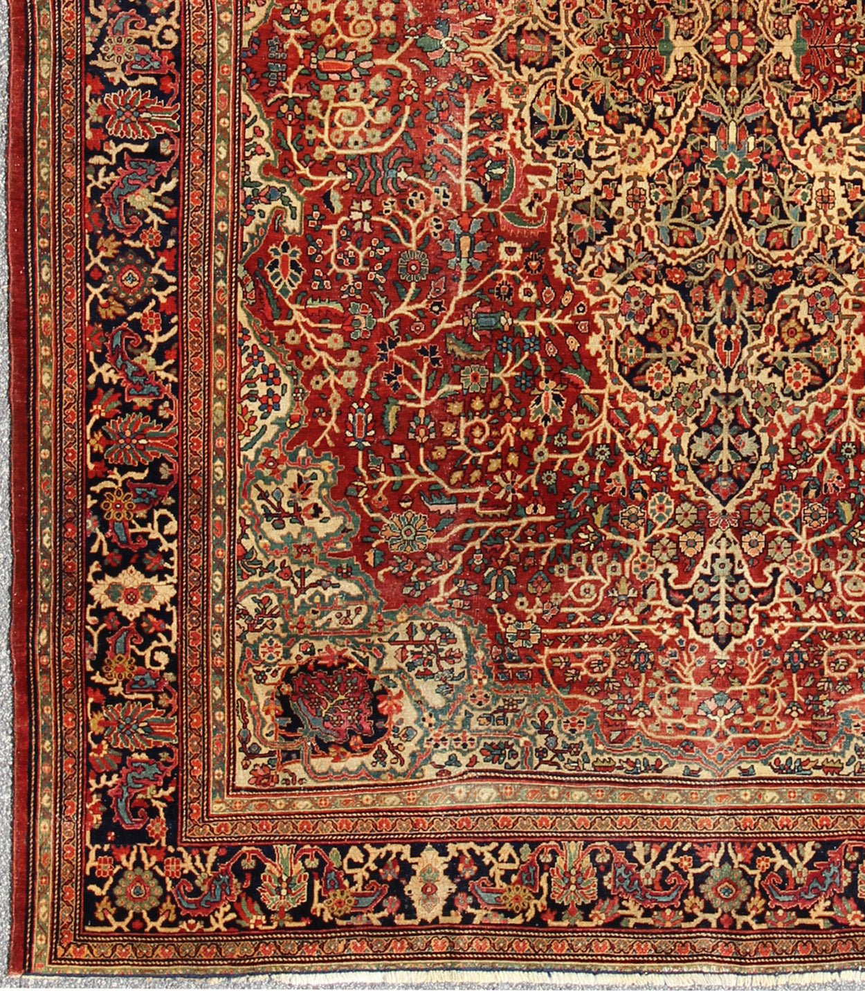 19th Century Antique Persian Sarouk Feraghan Rug with intricate Classic Design Classic design Antique Persian Rug with intricate Design, Keivan Woven Arts / rug TRA - 120702, country of origin / type: Iran / Sarouk Feraghan , circa 1890. Me... - Keivan Woven ArtsTRA - 120702 - 3291Rug