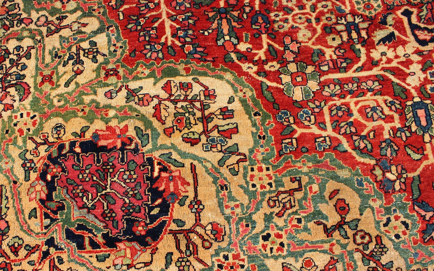 19th Century Antique Persian Sarouk Feraghan Rug with intricate Classic Design Classic design Antique Persian Rug with intricate Design, Keivan Woven Arts / rug TRA - 120702, country of origin / type: Iran / Sarouk Feraghan , circa 1890. Me... - Keivan Woven ArtsTRA - 120702 - 3291Rug