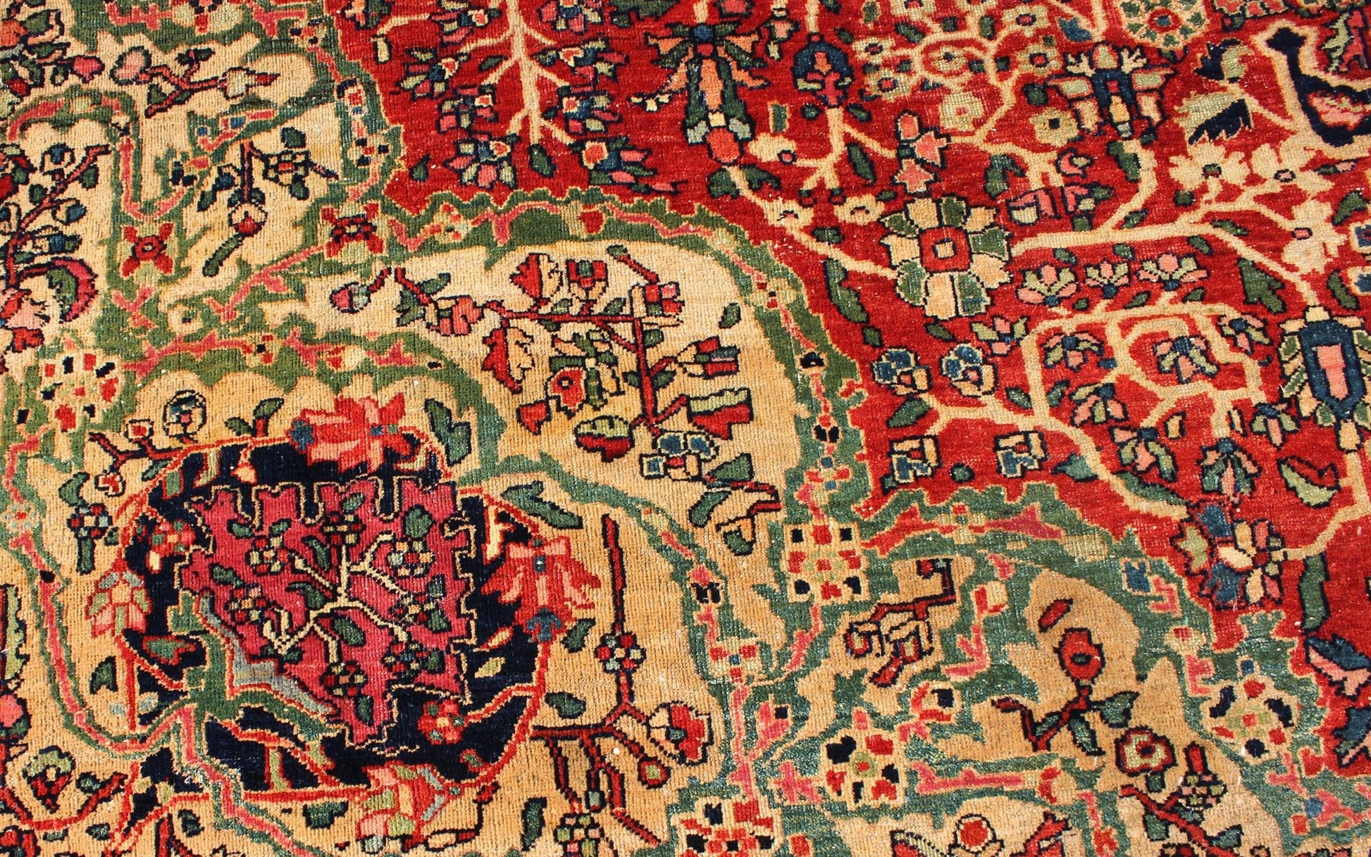 19th Century Antique Persian Sarouk Feraghan Rug with intricate Classic Design Classic design Antique Persian Rug with intricate Design, Keivan Woven Arts / rug TRA - 120702, country of origin / type: Iran / Sarouk Feraghan , circa 1890. Me... - Keivan Woven ArtsTRA - 120702 - 3291Rug