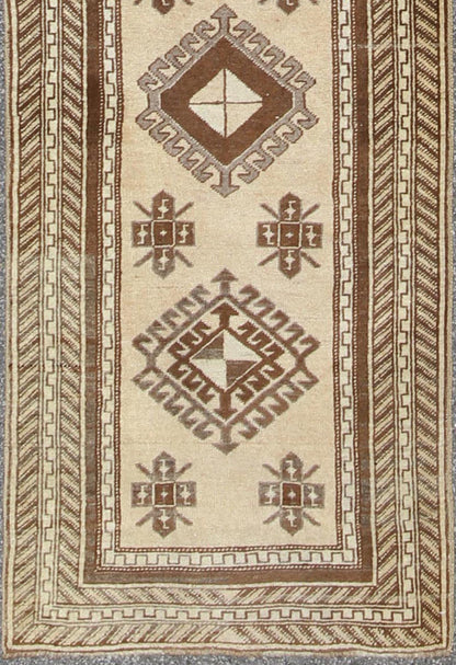 Earth - Toned Vintage Turkish Oushak Runner with Stacked Medallion Design. Light camel, brown, and taupe Oushak runner from Turkey with tribal geometric design, Keivan Woven Arts rug #TRA - 180401, country of origin / type: Turkey / Oushak, circa 1940. ... - Keivan Woven ArtsTRA - 180401 - 10217Rug