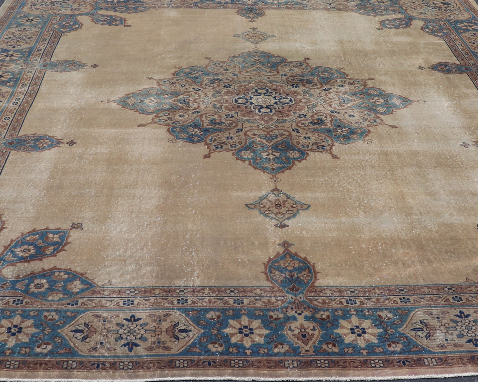 Antique Amritstar Carpet Antique Hand Knotted Amritsar Carpet in Taupe, Light Brown and Blue Accent's Antique Hand Knotted Amritsar Carpet in Taupe, Light Brown and Blue Accent's, Keivan Woven Arts / rug / TRA - 5101. 1920 circa Early 20th Century... - Keivan Woven ArtsTRA - 5101A - 427Rug