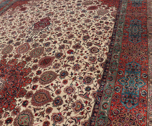 Very Fine Persian Tabriz Large Vintage Rug With Ivory Background and Classic Medallion Design. Keivan Woven Arts - Ornate and refined vintage Persian Fine Tabriz rug with medallion design Colorful Tabriz vintage rug from Persia with elegant medalli... - Keivan Woven ArtsTRA - 6053 - 1162Rug