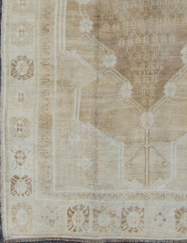 Vintage Turkish Oushak Rug with Multi Layered Medallion and Geometric Designs in Neutral Colors Medallion Design Oushak Rug from Turkey, rug tu - 91001, country of origin / type: Turkey / Oushak, circa 1940 This vintage Turkish Oushak ... - Keivan Woven ArtsTU - 91001 - 1692Rug