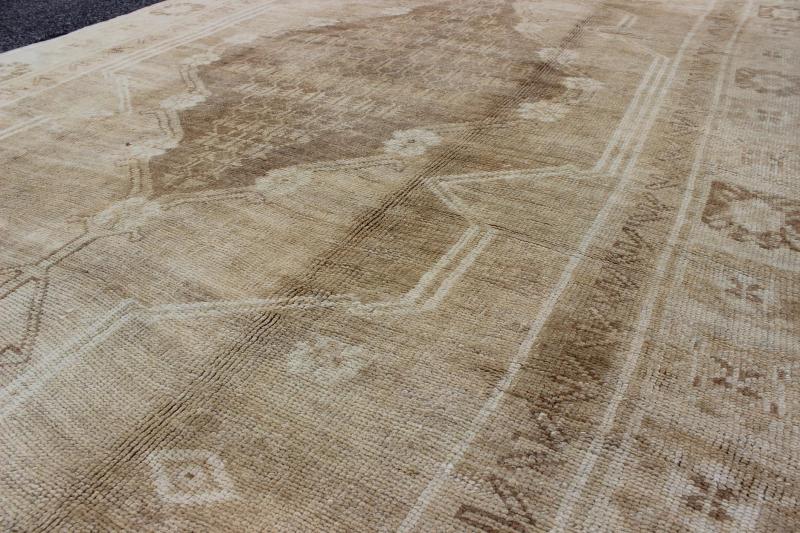 Vintage Turkish Oushak Rug with Multi Layered Medallion and Geometric Designs in Neutral Colors Medallion Design Oushak Rug from Turkey, rug tu - 91001, country of origin / type: Turkey / Oushak, circa 1940 This vintage Turkish Oushak ... - Keivan Woven ArtsTU - 91001 - 1692Rug