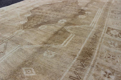 Vintage Turkish Oushak Rug with Multi Layered Medallion and Geometric Designs in Neutral Colors Medallion Design Oushak Rug from Turkey, rug tu - 91001, country of origin / type: Turkey / Oushak, circa 1940 This vintage Turkish Oushak ... - Keivan Woven ArtsTU - 91001 - 1692Rug