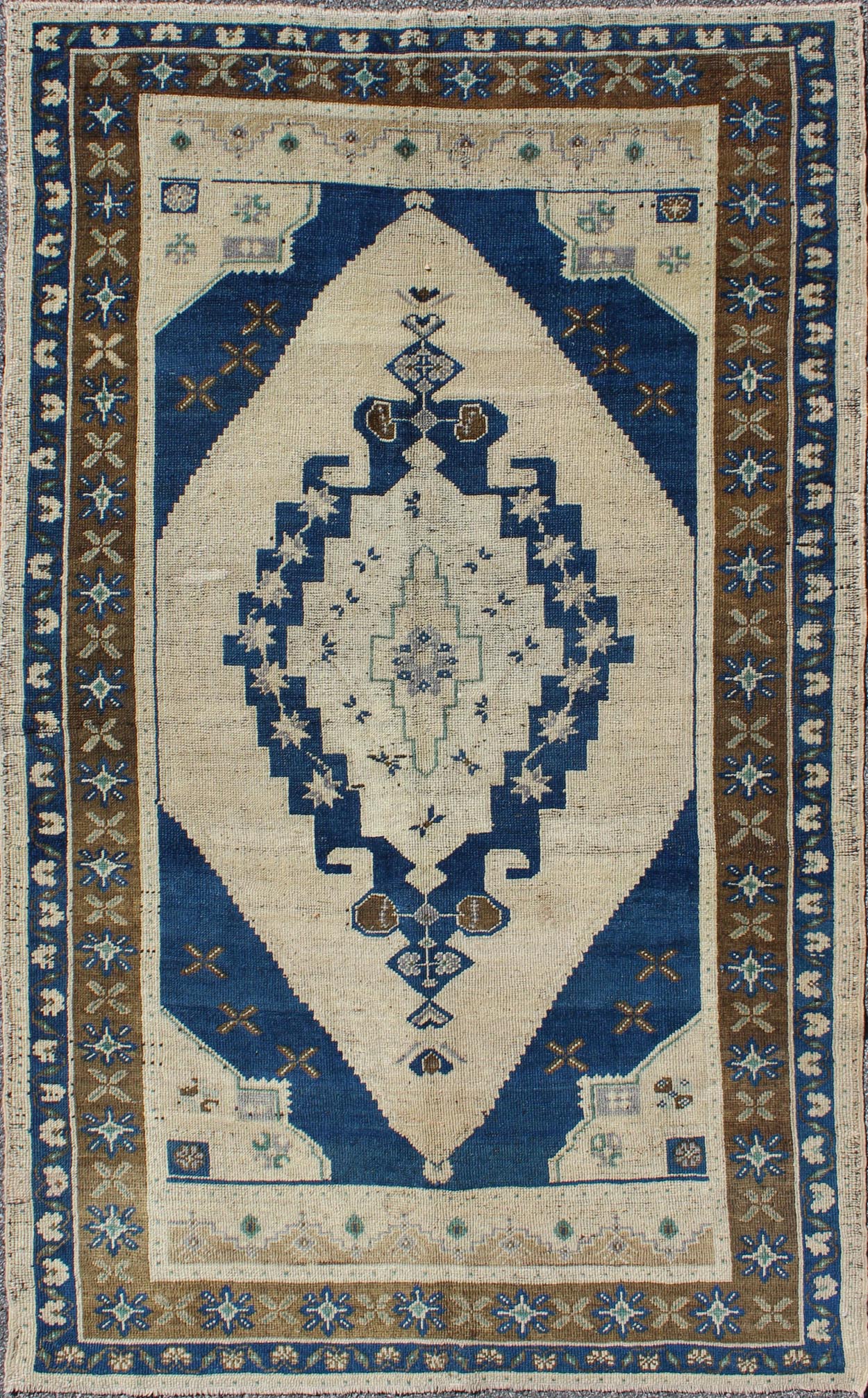 Keivan Woven Arts - Vintage Turkish Oushak Medallion Rug in Navy Blue, Ivory, Taupe and Brown, Tulu rugs, Moroccan Rugs, Vintage Tulu, Vintage Moroccan Measures: 4'4 x 7'6. This vintage Turkish Oushak carpet (circa mid - 20th century) feature... - Keivan Woven ArtsTU - 9305 - 1676Rug
