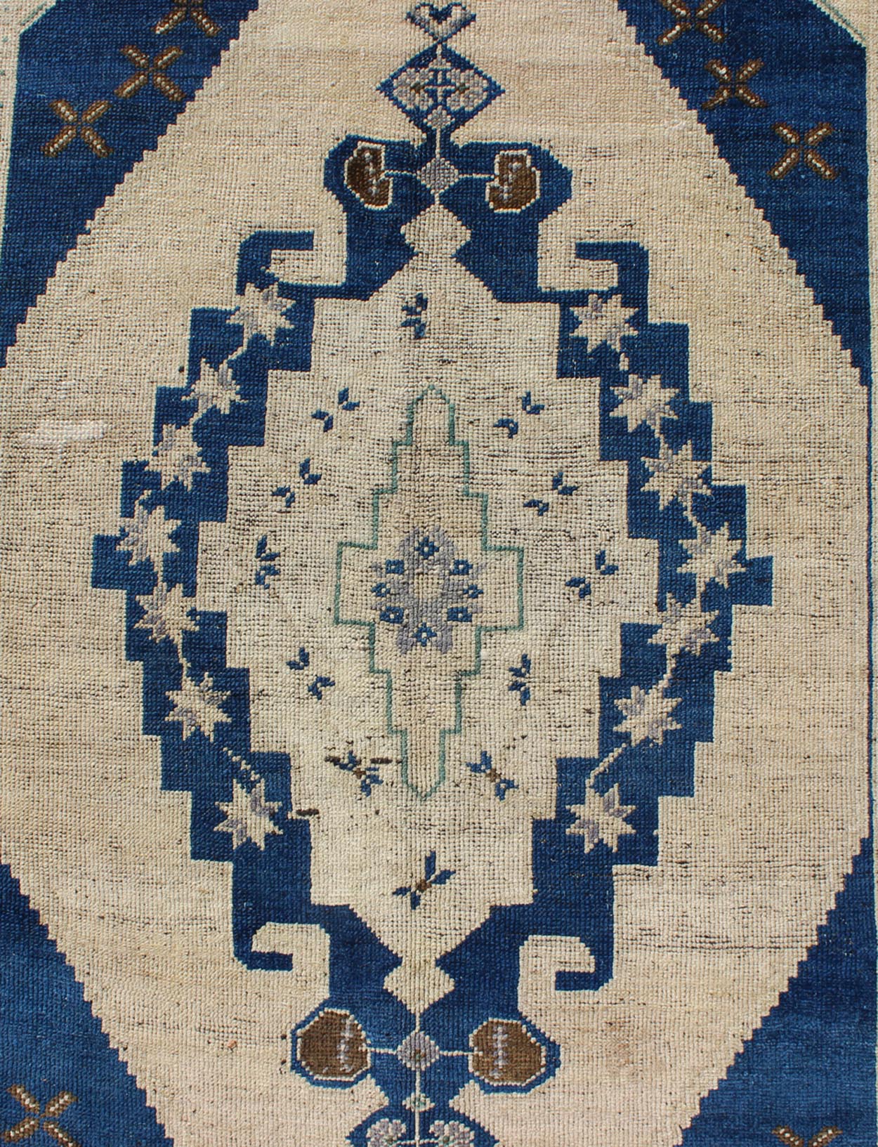 Keivan Woven Arts - Vintage Turkish Oushak Medallion Rug in Navy Blue, Ivory, Taupe and Brown, Tulu rugs, Moroccan Rugs, Vintage Tulu, Vintage Moroccan Measures: 4'4 x 7'6. This vintage Turkish Oushak carpet (circa mid - 20th century) feature... - Keivan Woven ArtsTU - 9305 - 1676Rug