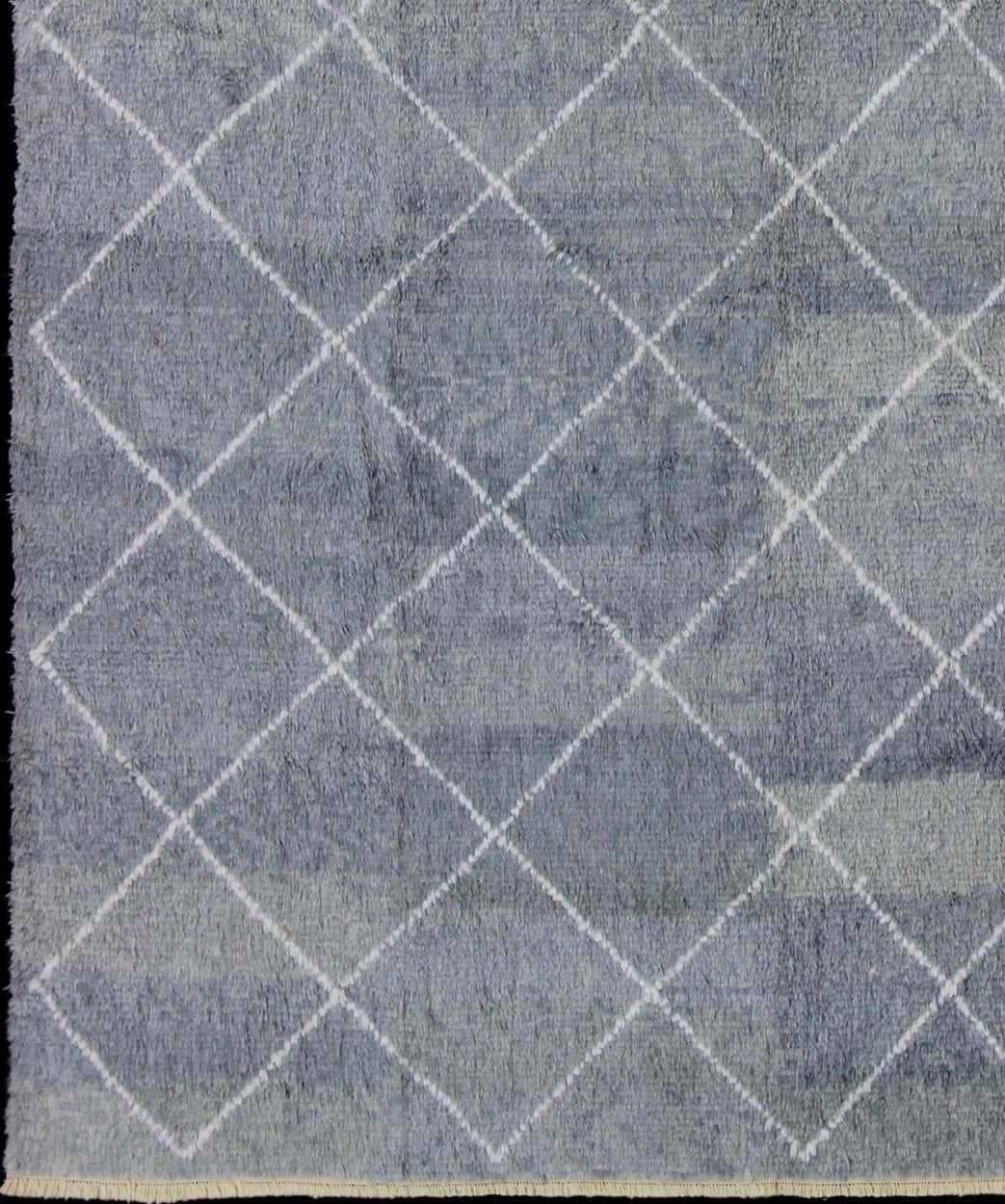 Modern Tulu - Moroccan Rug rug with all - over Lattice Design Modern Moroccan rug with all - over Lattice design in cream and gray, rug TU - ALG - 29, country of origin / type: Turkey / Tribal This tribal Moroccan/Tulu rug with a modern design rend... - Keivan Woven ArtsTU - ALG - 29 - 12044Rug
