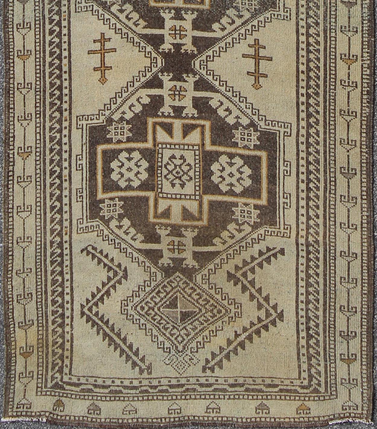 Vintage Oushak Runner with Tribal Medallions and Motifs in Brown and Taupe, rug tu - alk - 1234, country of origin / type: Turkey / Oushak, circa mid - 20th century This vintage Turkish Oushak gallery rug (circa mid - 20th century) features a unique ble... - Keivan Woven ArtsTU - ALK - 1234 - 2914Rug
