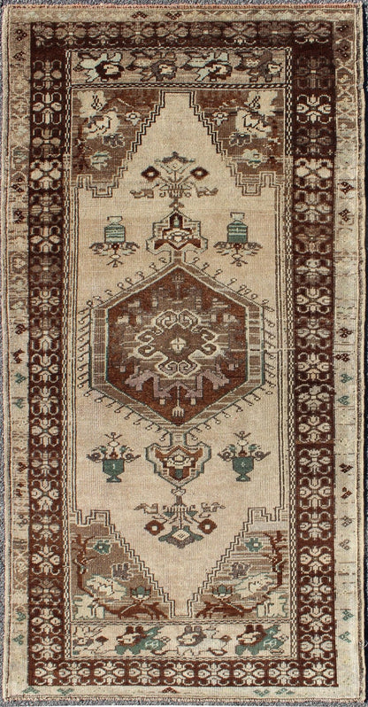 Turkish Oushak Vintage Rug with Central Medallion and Floral Motifs in Brown kwarugs Turkish Oushak vintage rug with central medallion and floral motifs in brown, rug alk - 3564, country of origin / type: Turkey / Oushak, circa mid - 20th century ... - Keivan Woven ArtsTU - ALK - 3564 - 6791Rug