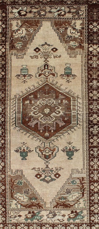 Turkish Oushak Vintage Rug with Central Medallion and Floral Motifs in Brown kwarugs Turkish Oushak vintage rug with central medallion and floral motifs in brown, rug alk - 3564, country of origin / type: Turkey / Oushak, circa mid - 20th century ... - Keivan Woven ArtsTU - ALK - 3564 - 6791Rug