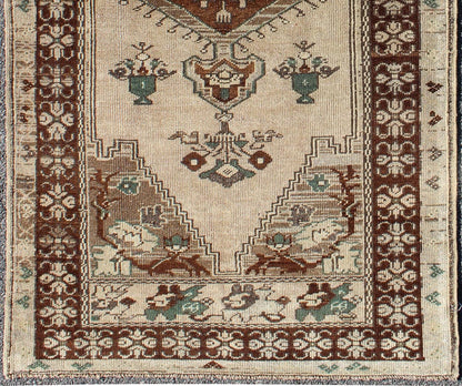 Turkish Oushak Vintage Rug with Central Medallion and Floral Motifs in Brown kwarugs Turkish Oushak vintage rug with central medallion and floral motifs in brown, rug alk - 3564, country of origin / type: Turkey / Oushak, circa mid - 20th century ... - Keivan Woven ArtsTU - ALK - 3564 - 6791Rug
