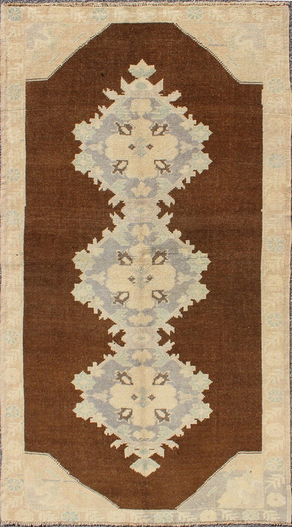 Vintage Turkish Oushak runner with floral medallions in brown, gray, taupe, Keivan Woven Arts / rug TU - ALK - 3565, country of origin / type: Turkey / Oushak, circa mid - 20th Century. This vintage Turkish Oushak gallery rug (circa mid - 20th centu... - Keivan Woven ArtsTU - ALK - 3565 - 6797Rug