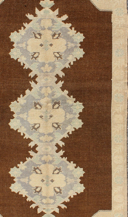 Vintage Turkish Oushak runner with floral medallions in brown, gray, taupe, Keivan Woven Arts / rug TU - ALK - 3565, country of origin / type: Turkey / Oushak, circa mid - 20th Century. This vintage Turkish Oushak gallery rug (circa mid - 20th centu... - Keivan Woven ArtsTU - ALK - 3565 - 6797Rug