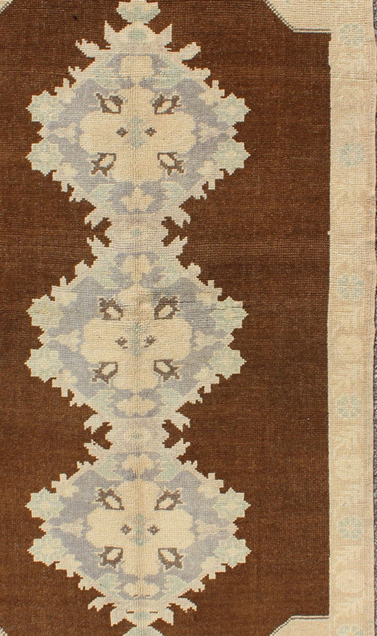 Vintage Turkish Oushak runner with floral medallions in brown, gray, taupe, Keivan Woven Arts / rug TU - ALK - 3565, country of origin / type: Turkey / Oushak, circa mid - 20th Century. This vintage Turkish Oushak gallery rug (circa mid - 20th centu... - Keivan Woven ArtsTU - ALK - 3565 - 6797Rug