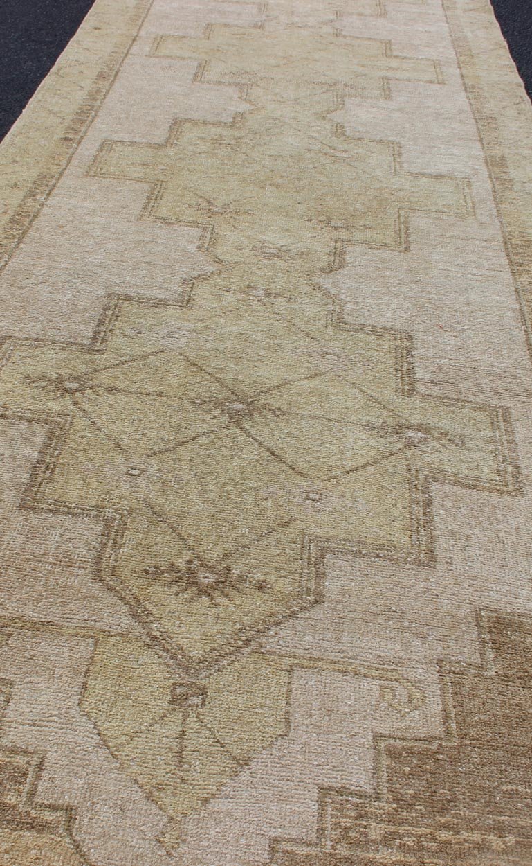 Geometric Design Vintage Turkish Oushak Runner in Lt. Green, Cream and Lt. Brown. Lightly toned vintage Turkish Runner with Geometric Oushak design, rug TU - ALK - 3594, country of origin / type: Turkey / Oushak, circa 1940. This vintage Turkish... - Keivan Woven ArtsTU - ALK - 3594 - 12112Rug