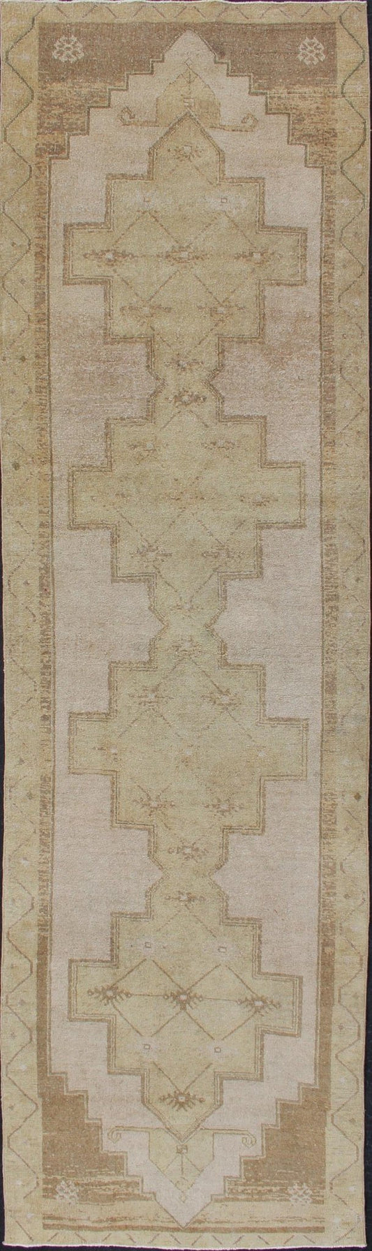 Geometric Design Vintage Turkish Oushak Runner in Lt. Green, Cream and Lt. Brown. Lightly toned vintage Turkish Runner with Geometric Oushak design, rug TU - ALK - 3594, country of origin / type: Turkey / Oushak, circa 1940. This vintage Turkish... - Keivan Woven ArtsTU - ALK - 3594 - 12112Rug