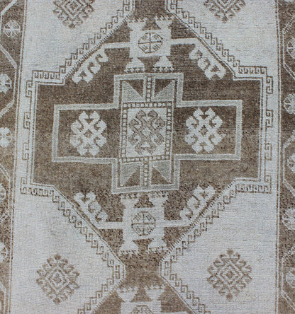 Turkish Hand Knotted Oushak Runner With Four Tribal Medallions in Cream and Brown's kwarugs Turkish Oushak runner with four tribal medallions in Cream and Brown's. Keivan Woven Arts / rug# alk - 3649, country of origin / type: Turkey / Oushak, cir... - Keivan Woven ArtsTU - ALK - 3649 - 8078Rug