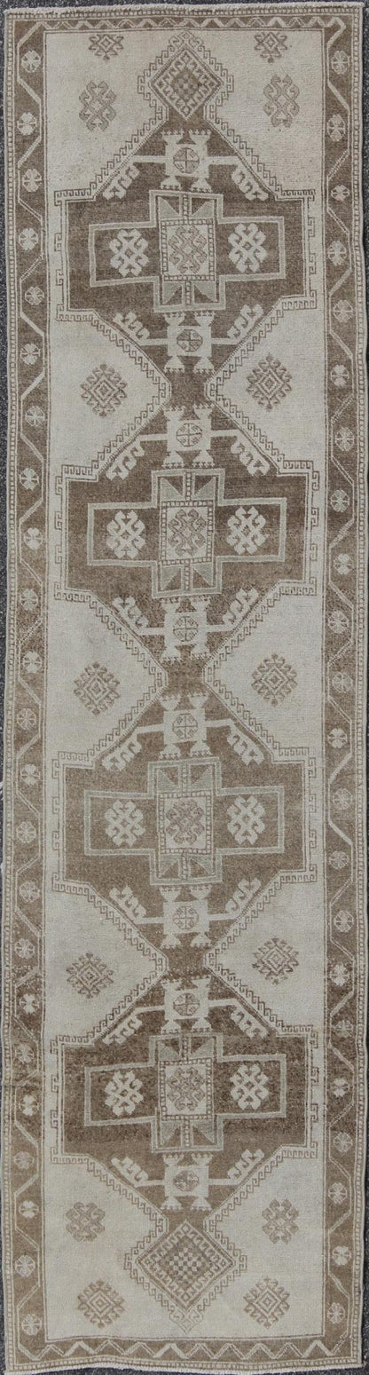 Turkish Hand Knotted Oushak Runner With Four Tribal Medallions in Cream and Brown's kwarugs Turkish Oushak runner with four tribal medallions in Cream and Brown's. Keivan Woven Arts / rug# alk - 3649, country of origin / type: Turkey / Oushak, cir... - Keivan Woven ArtsTU - ALK - 3649 - 8078Rug