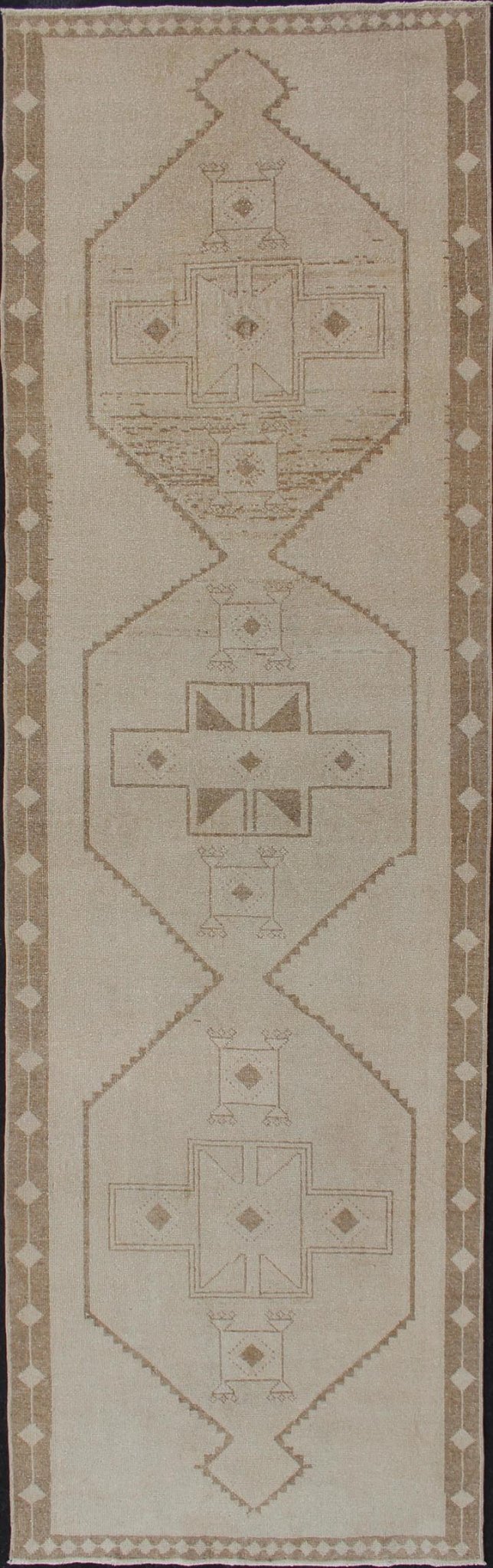 Vintage Oushak Turkish Runner with Geometric Medallions in Tan and Light Brown Medallion Oushak carpet, rug tu - alk - 4862, Keivan Woven Arts country of origin / type: Turkey / Oushak, circa 1940. Light colored vintage Oushak runner with geometric ... - Keivan Woven ArtsTU - ALK - 4871 - 12116Rug
