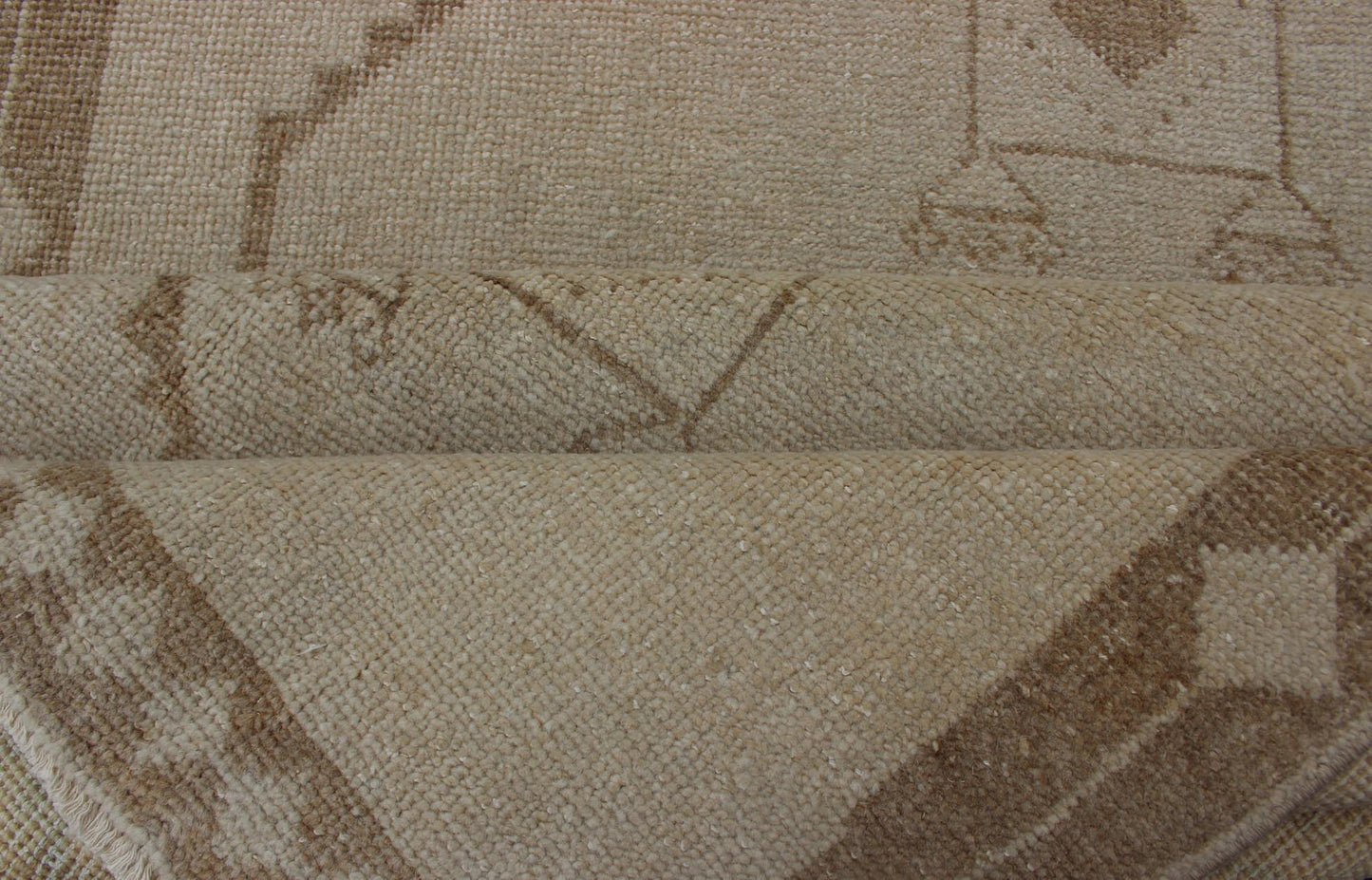 Vintage Oushak Turkish Runner with Geometric Medallions in Tan and Light Brown Medallion Oushak carpet, rug tu - alk - 4862, Keivan Woven Arts country of origin / type: Turkey / Oushak, circa 1940. Light colored vintage Oushak runner with geometric ... - Keivan Woven ArtsTU - ALK - 4871 - 12116Rug